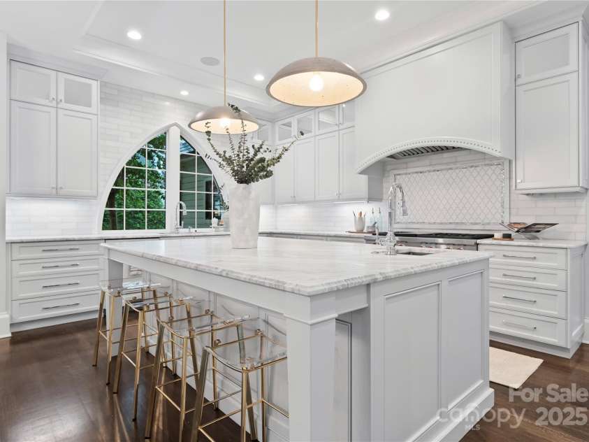 4714 Ockley Manor Lane, Charlotte, NC 28226.  MLS# CAR4272005, YatesRealty ID 23437. 
