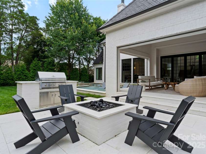 4714 Ockley Manor Lane, Charlotte, NC 28226.  MLS# CAR4272005, YatesRealty ID 23437. 