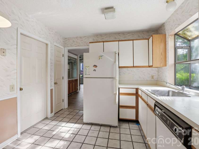 7287 Meeting Street, Charlotte, NC 28210.  MLS# CAR4360714, YatesRealty ID 23438. 