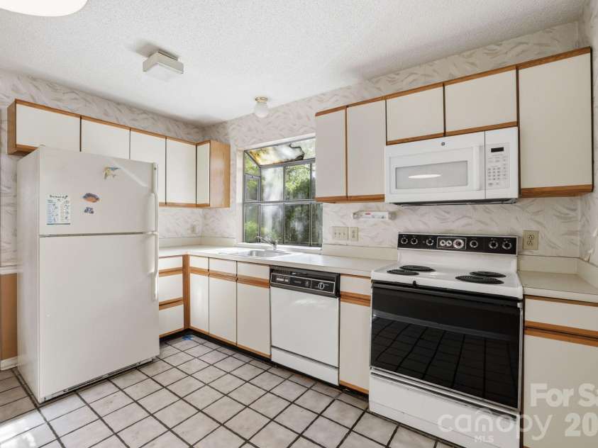 7287 Meeting Street, Charlotte, NC 28210.  MLS# CAR4360714, YatesRealty ID 23438. 