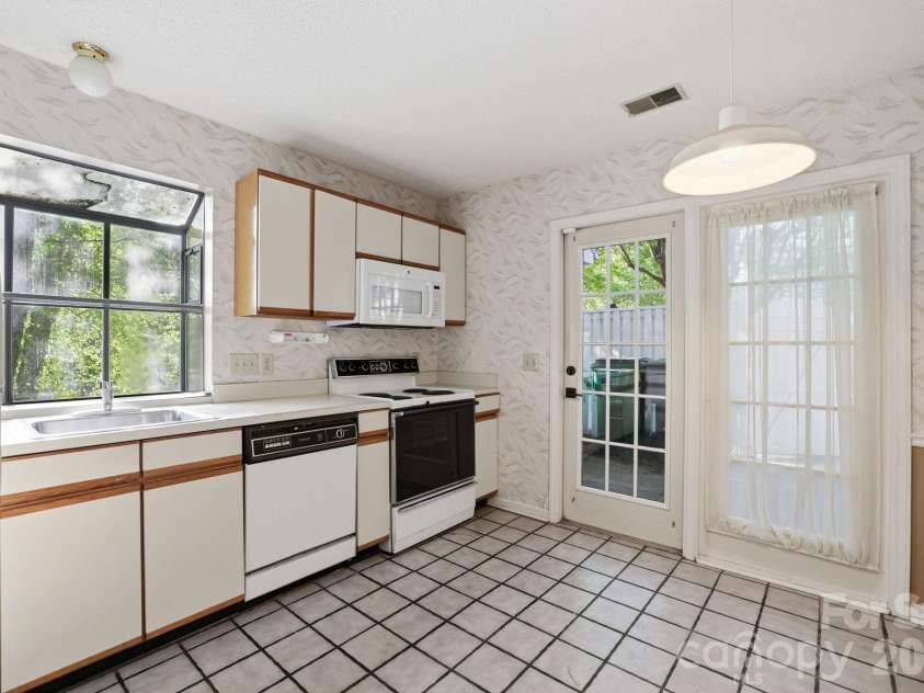 7287 Meeting Street, Charlotte, NC 28210.  MLS# CAR4360714, YatesRealty ID 23438. 