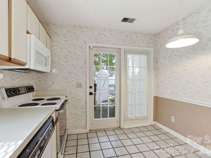 7287 Meeting Street, Charlotte, NC 28210.  MLS# CAR4360714, YatesRealty ID 23438. 