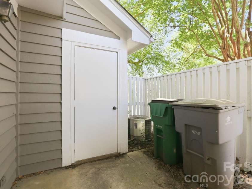 7287 Meeting Street, Charlotte, NC 28210.  MLS# CAR4360714, YatesRealty ID 23438. 