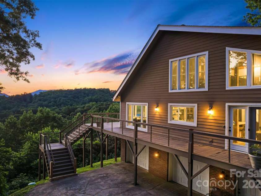 140 Camby Drive, Fairview, NC 28730.  MLS# CAR4178451, YatesRealty ID 2344. 