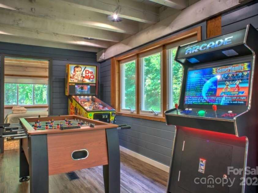 140 Camby Drive, Fairview, NC 28730.  MLS# CAR4178451, YatesRealty ID 2344. 