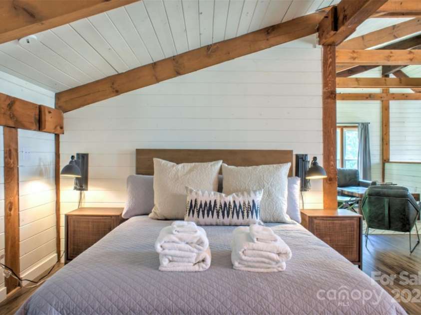 140 Camby Drive, Fairview, NC 28730.  MLS# CAR4178451, YatesRealty ID 2344. 