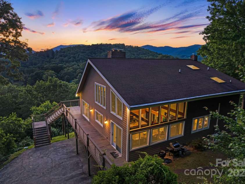 140 Camby Drive, Fairview, NC 28730.  MLS# CAR4178451, YatesRealty ID 2344. 