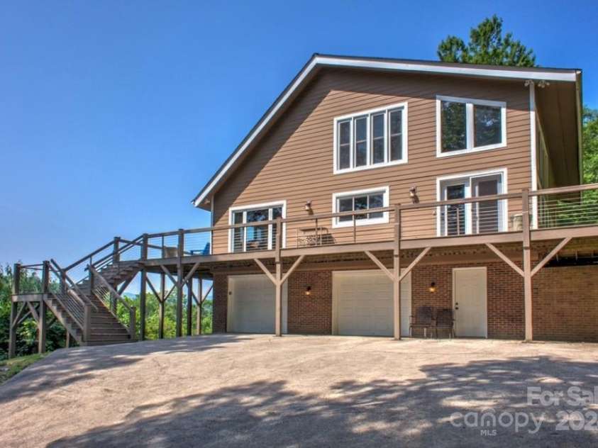 140 Camby Drive, Fairview, NC 28730.  MLS# CAR4178451, YatesRealty ID 2344. 