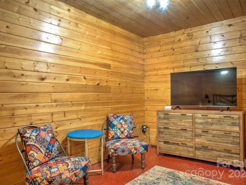 140 Camby Drive, Fairview, NC 28730.  MLS# CAR4178451, YatesRealty ID 2344. Bonus room sitting area