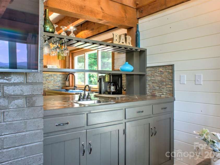 140 Camby Drive, Fairview, NC 28730.  MLS# CAR4178451, YatesRealty ID 2344. Pass through wet bar in living room