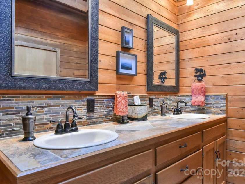 140 Camby Drive, Fairview, NC 28730.  MLS# CAR4178451, YatesRealty ID 2344. Upstairs bath