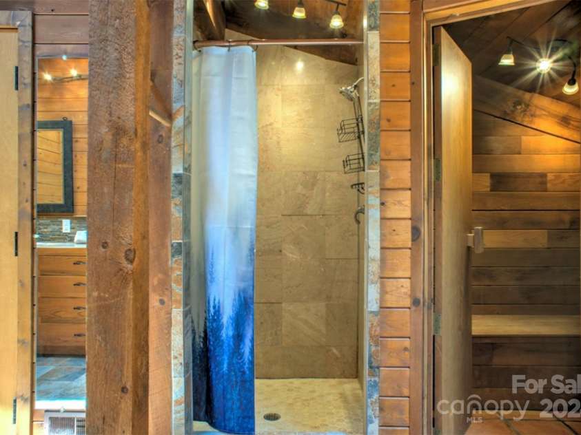 140 Camby Drive, Fairview, NC 28730.  MLS# CAR4178451, YatesRealty ID 2344. Upstairs bath