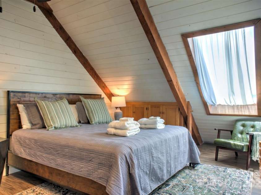 140 Camby Drive, Fairview, NC 28730.  MLS# CAR4178451, YatesRealty ID 2344. Upstairs bed 3 -alt view