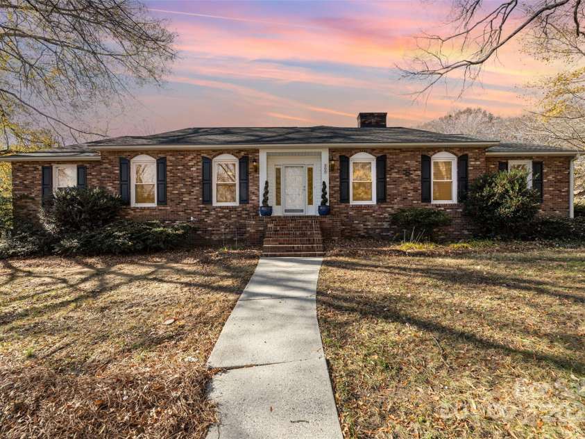 300 Gloucestershire Road, Winston Salem, NC 27104.  MLS# CAR4321606, YatesRealty ID 2344. 