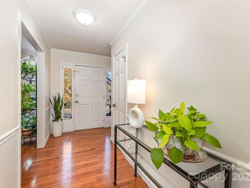 300 Gloucestershire Road, Winston Salem, NC 27104.  MLS# CAR4321606, YatesRealty ID 2344. Entryway