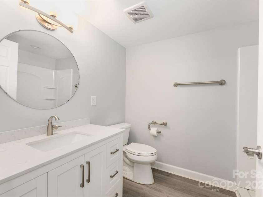 300 Gloucestershire Road, Winston Salem, NC 27104.  MLS# CAR4321606, YatesRealty ID 2344. Full Bathroom Second Living Quarters