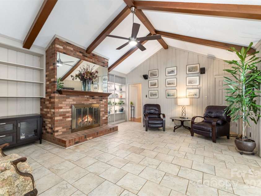 300 Gloucestershire Road, Winston Salem, NC 27104.  MLS# CAR4321606, YatesRealty ID 2344. Great room/Family Room