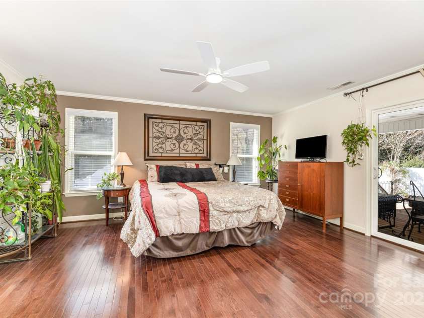 300 Gloucestershire Road, Winston Salem, NC 27104.  MLS# CAR4321606, YatesRealty ID 2344. Primary Bedroom 1