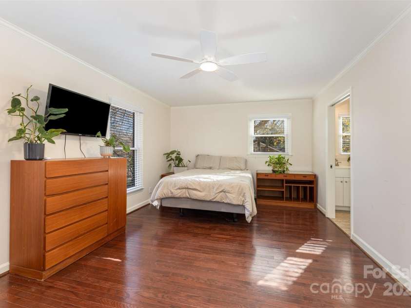 300 Gloucestershire Road, Winston Salem, NC 27104.  MLS# CAR4321606, YatesRealty ID 2344. Second Primary Bedroom