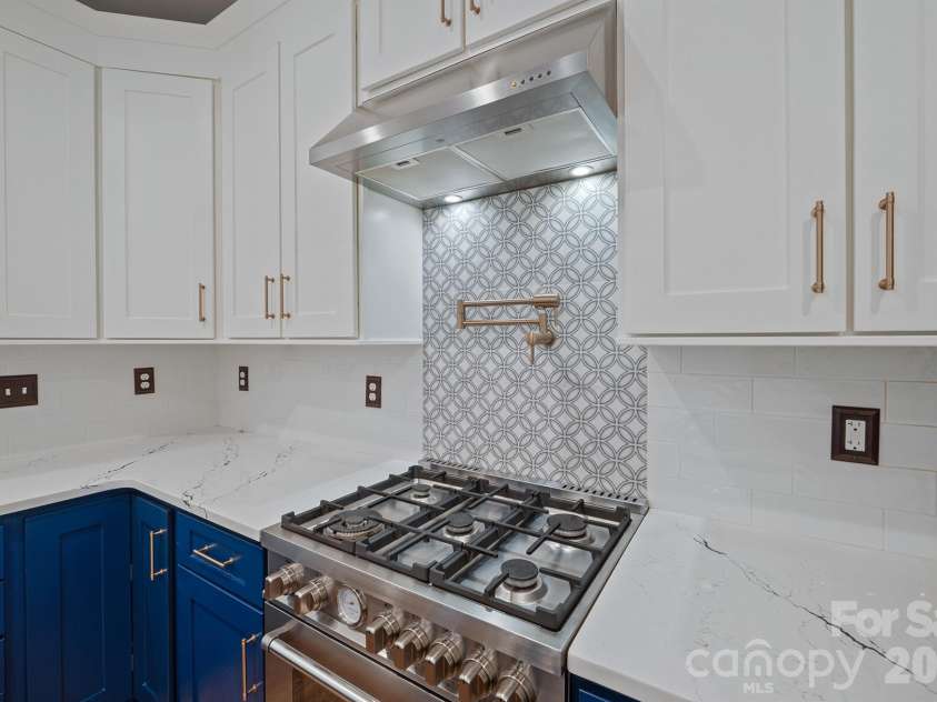 14506 Harvington Drive, Huntersville, NC 28078.  MLS# CAR4382573, YatesRealty ID 23440. 