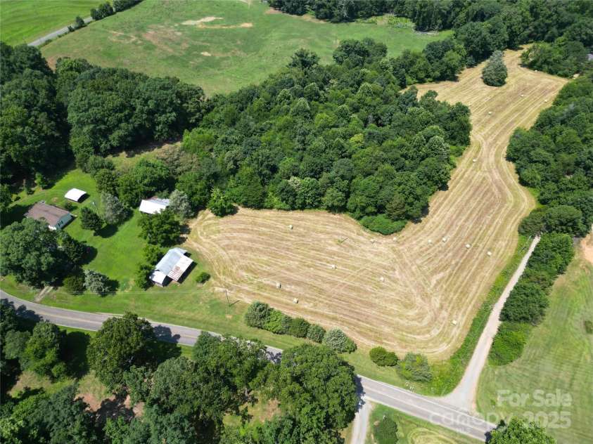 233 Hicks Road, Statesville, NC 28625.  MLS# CAR4273978, YatesRealty ID 23441. 