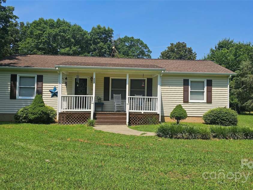 233 Hicks Road, Statesville, NC 28625.  MLS# CAR4273978, YatesRealty ID 23441. 