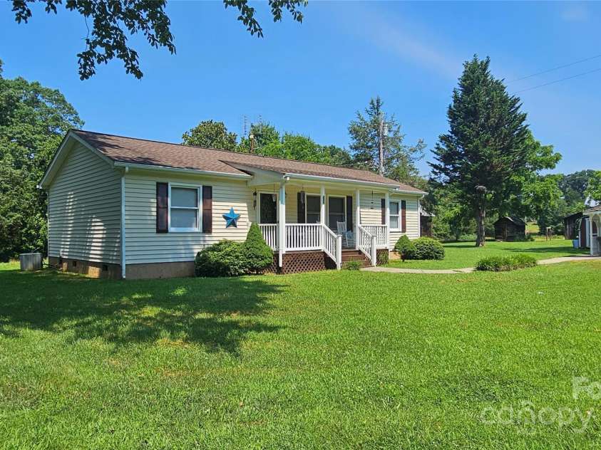 233 Hicks Road, Statesville, NC 28625.  MLS# CAR4273978, YatesRealty ID 23441. 