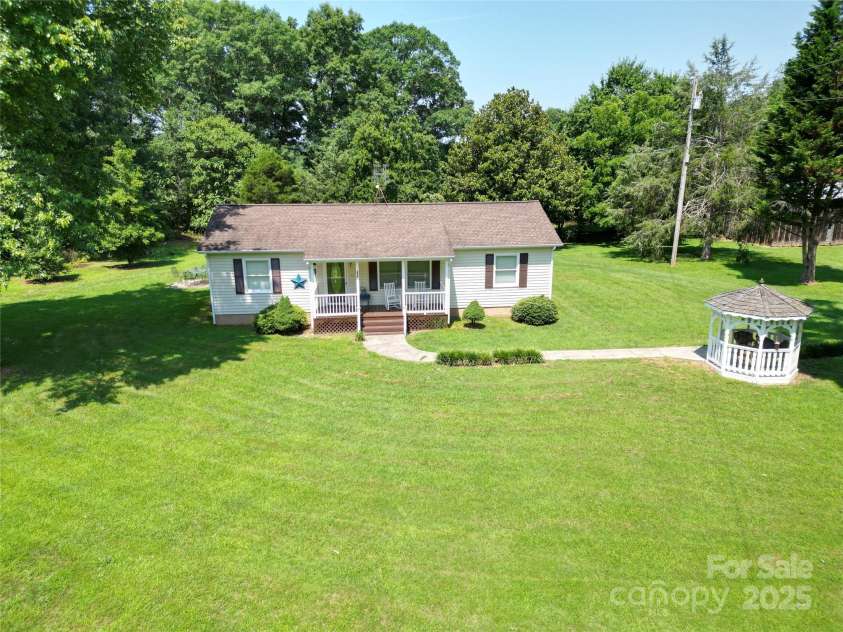 233 Hicks Road, Statesville, NC 28625.  MLS# CAR4273978, YatesRealty ID 23441. 