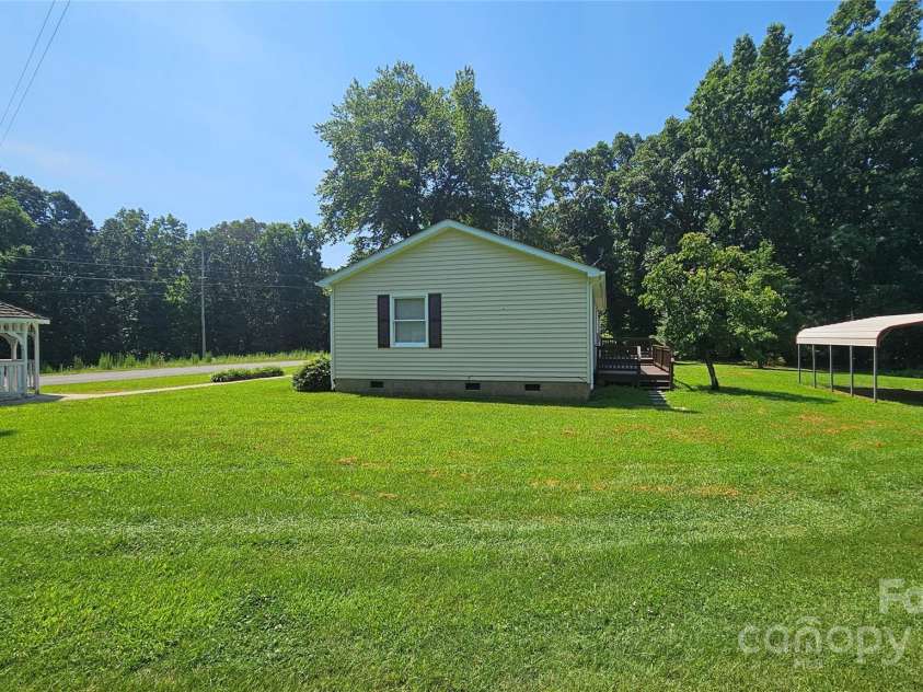 233 Hicks Road, Statesville, NC 28625.  MLS# CAR4273978, YatesRealty ID 23441. 