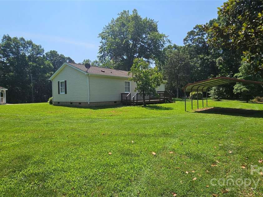 233 Hicks Road, Statesville, NC 28625.  MLS# CAR4273978, YatesRealty ID 23441. 