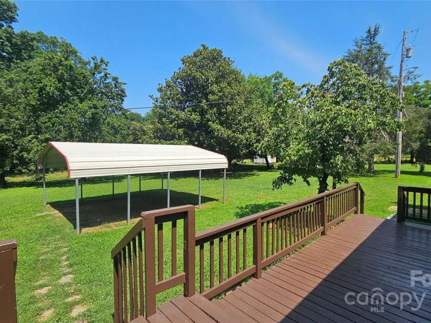 233 Hicks Road, Statesville, NC 28625.  MLS# CAR4273978, YatesRealty ID 23441. 