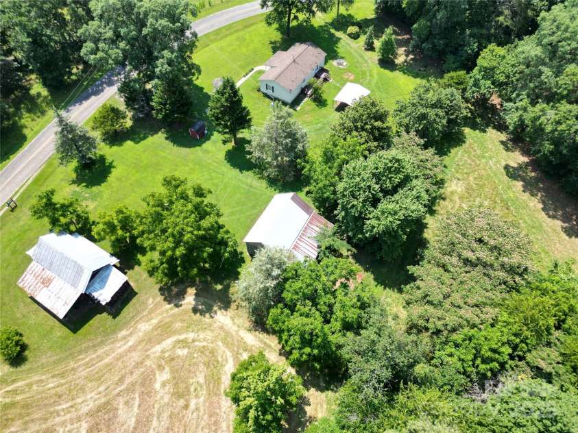 233 Hicks Road, Statesville, NC 28625.  MLS# CAR4273978, YatesRealty ID 23441. 