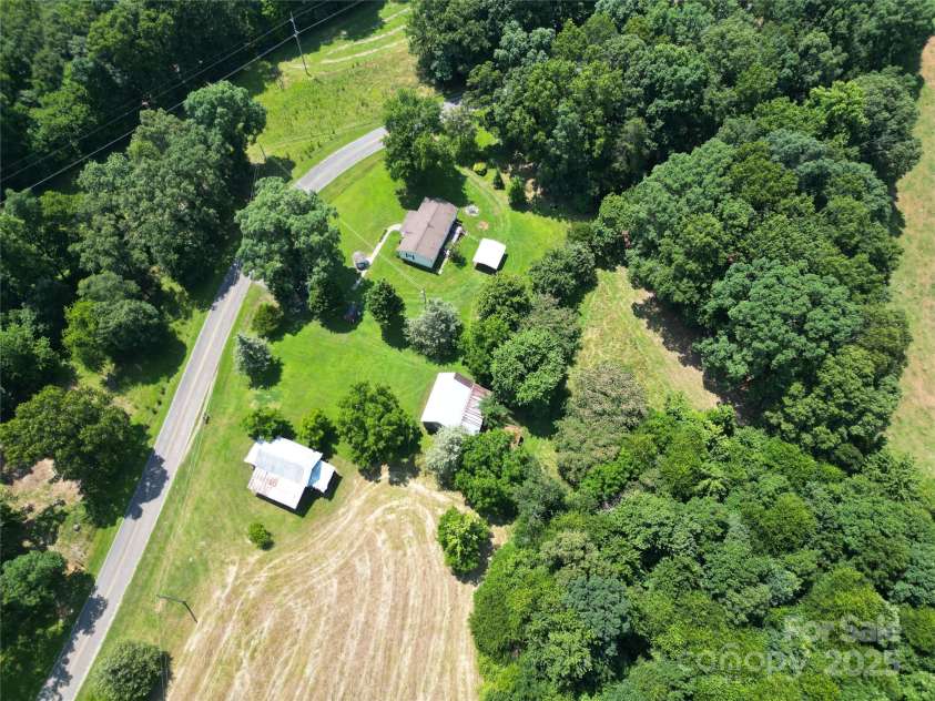 233 Hicks Road, Statesville, NC 28625.  MLS# CAR4273978, YatesRealty ID 23441. 