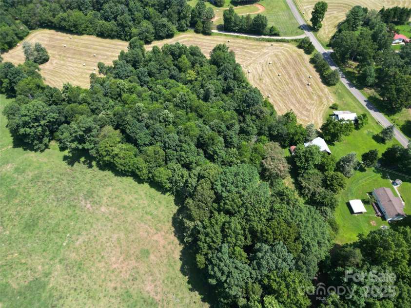 233 Hicks Road, Statesville, NC 28625.  MLS# CAR4273978, YatesRealty ID 23441. 