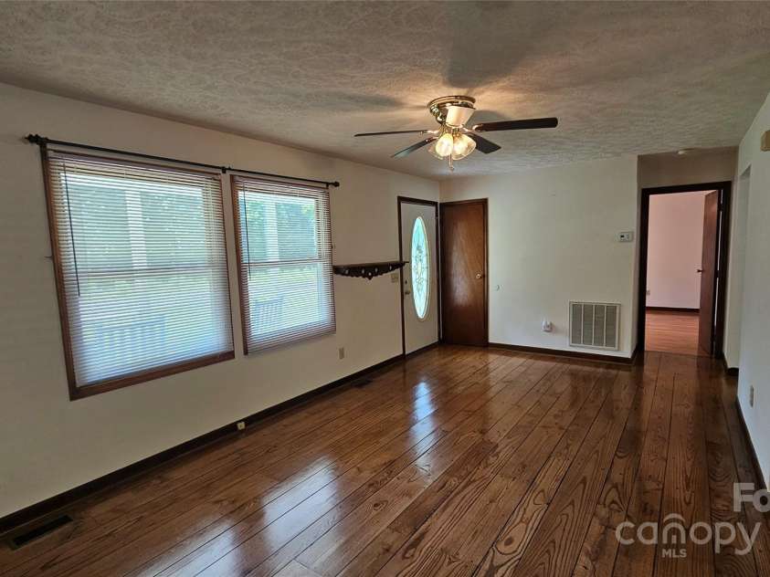 233 Hicks Road, Statesville, NC 28625.  MLS# CAR4273978, YatesRealty ID 23441. 