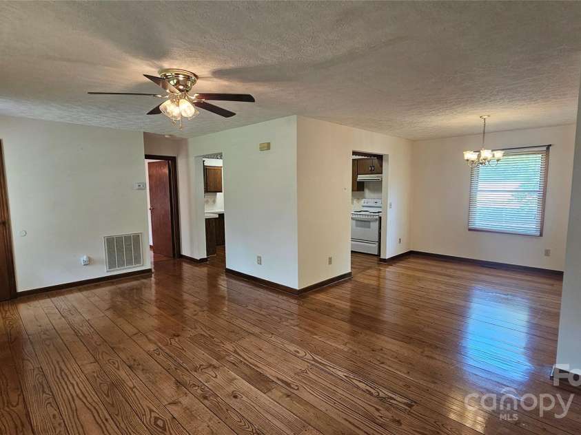 233 Hicks Road, Statesville, NC 28625.  MLS# CAR4273978, YatesRealty ID 23441. 