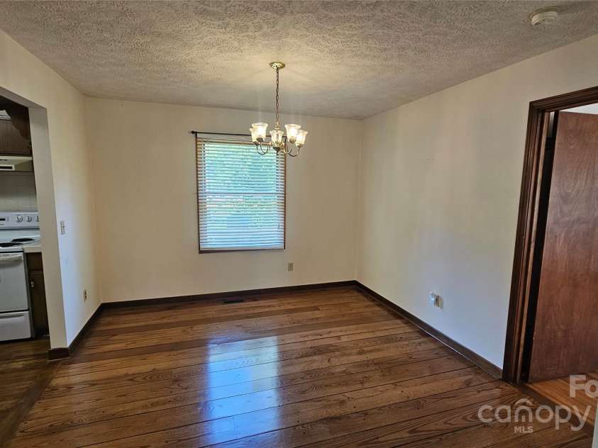 233 Hicks Road, Statesville, NC 28625.  MLS# CAR4273978, YatesRealty ID 23441. 