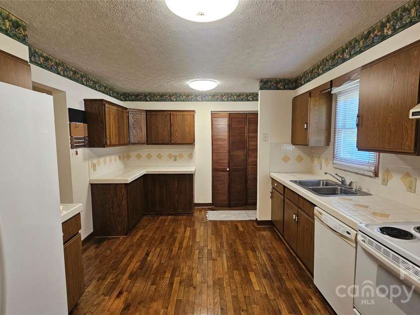 233 Hicks Road, Statesville, NC 28625.  MLS# CAR4273978, YatesRealty ID 23441. 