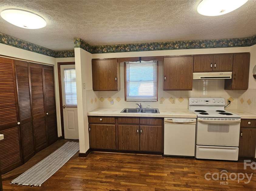 233 Hicks Road, Statesville, NC 28625.  MLS# CAR4273978, YatesRealty ID 23441. 