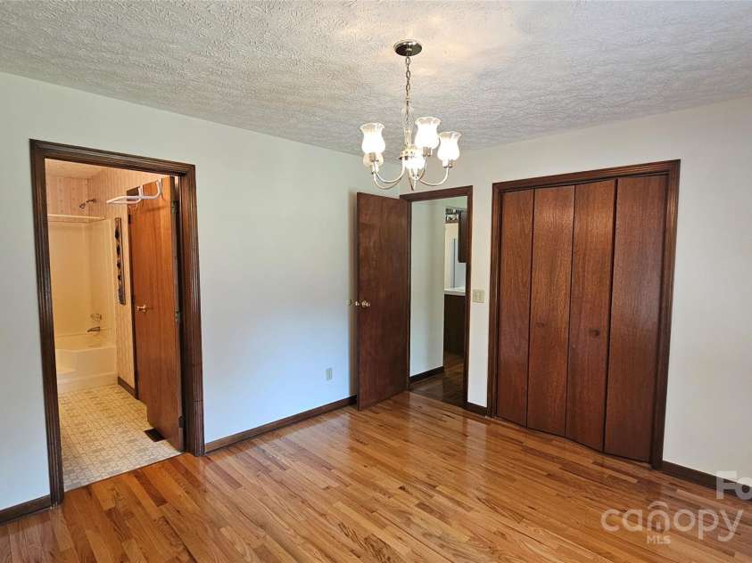 233 Hicks Road, Statesville, NC 28625.  MLS# CAR4273978, YatesRealty ID 23441. 