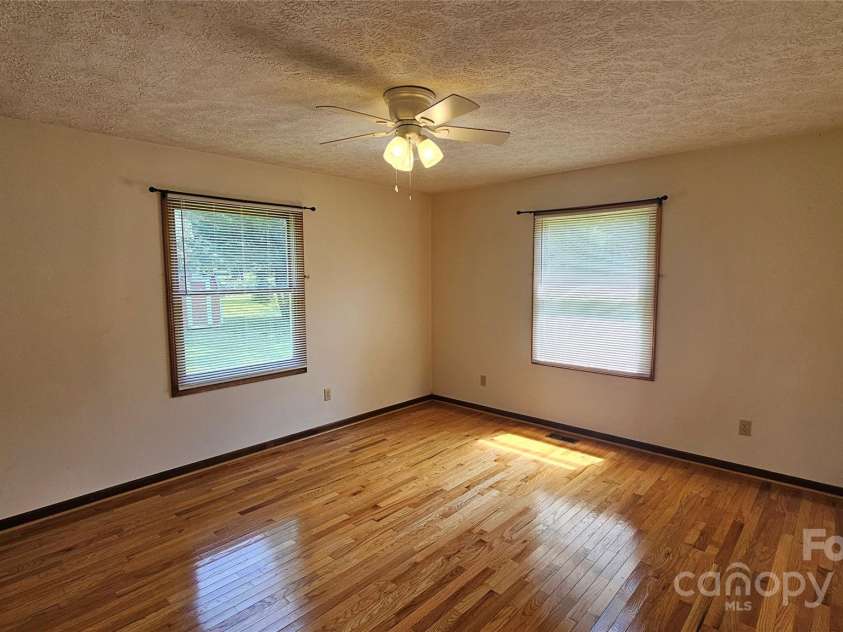 233 Hicks Road, Statesville, NC 28625.  MLS# CAR4273978, YatesRealty ID 23441. 