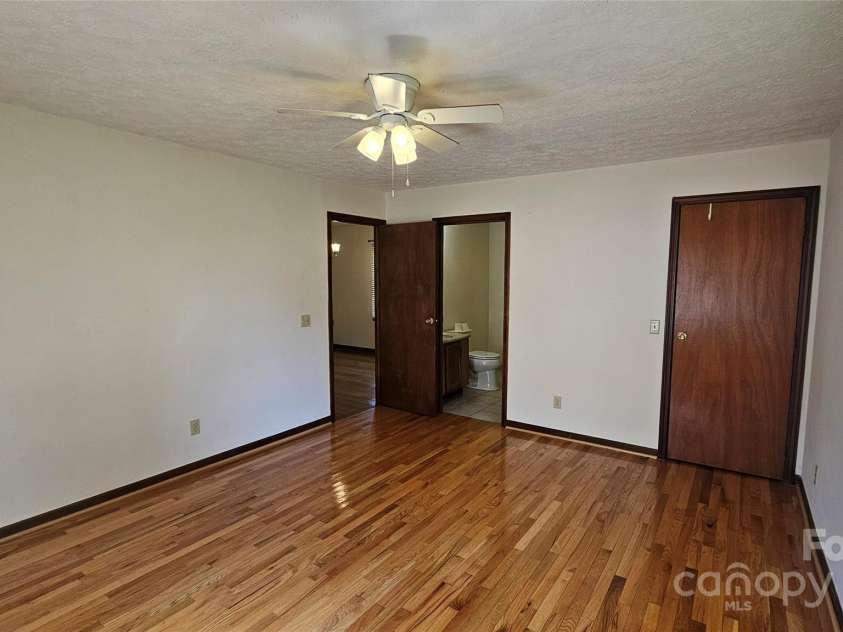 233 Hicks Road, Statesville, NC 28625.  MLS# CAR4273978, YatesRealty ID 23441. 