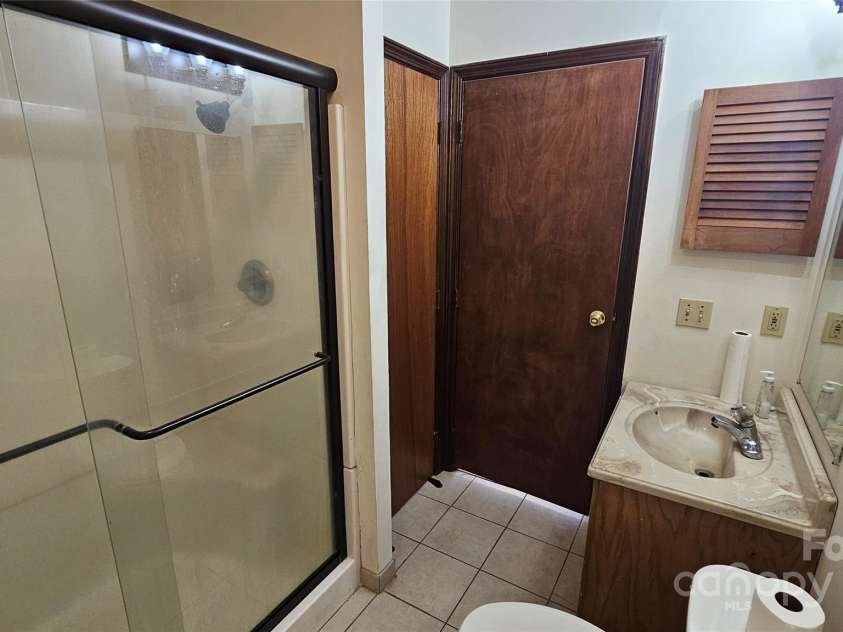 233 Hicks Road, Statesville, NC 28625.  MLS# CAR4273978, YatesRealty ID 23441. 