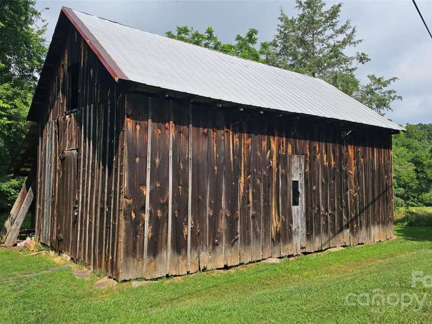 233 Hicks Road, Statesville, NC 28625.  MLS# CAR4273978, YatesRealty ID 23441. 