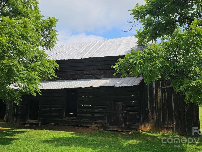 233 Hicks Road, Statesville, NC 28625.  MLS# CAR4273978, YatesRealty ID 23441. 