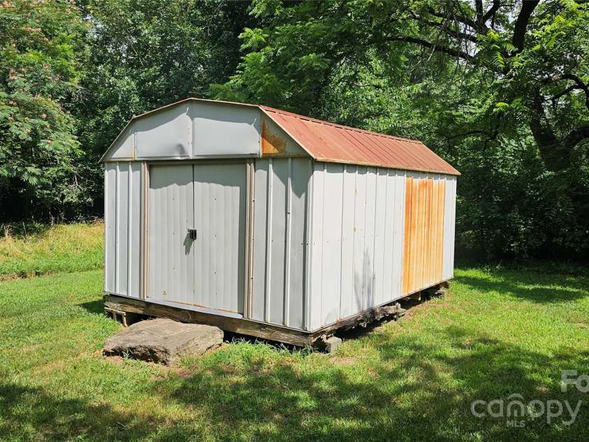 233 Hicks Road, Statesville, NC 28625.  MLS# CAR4273978, YatesRealty ID 23441. 