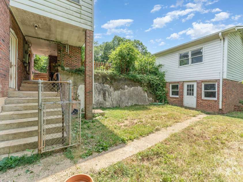330 Ellis Street, Salisbury, NC 28144.  MLS# CAR4274980, YatesRealty ID 23442. 