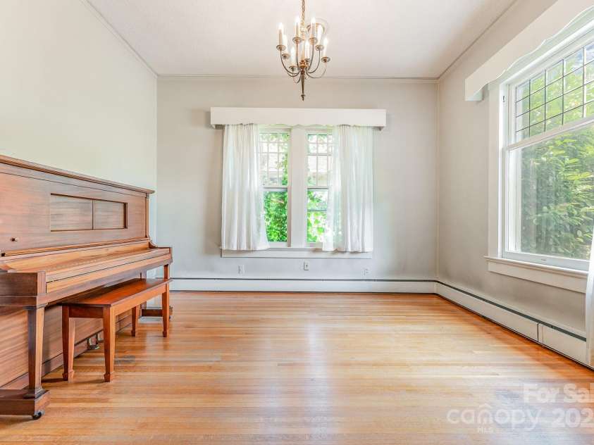 330 Ellis Street, Salisbury, NC 28144.  MLS# CAR4274980, YatesRealty ID 23442. 