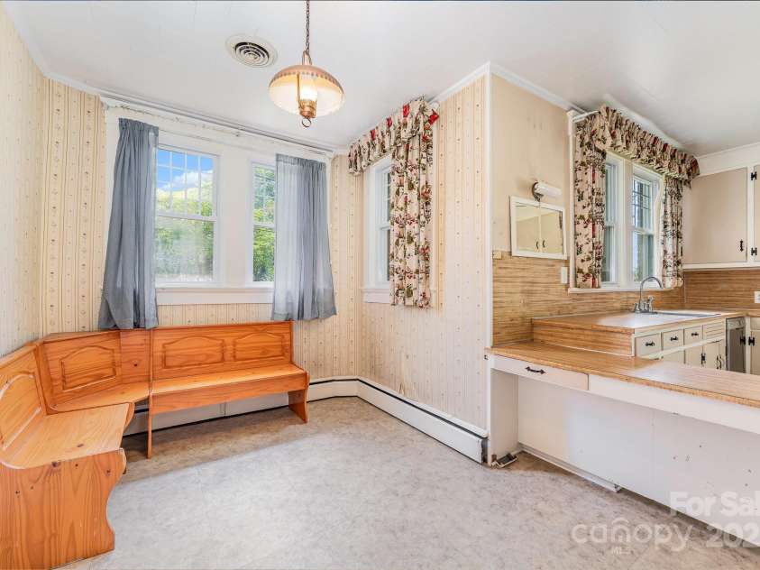 330 Ellis Street, Salisbury, NC 28144.  MLS# CAR4274980, YatesRealty ID 23442. 