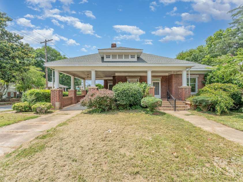 330 Ellis Street, Salisbury, NC 28144.  MLS# CAR4274980, YatesRealty ID 23442. 